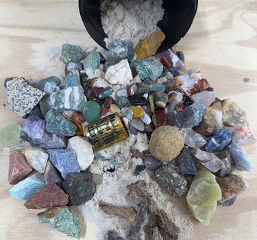 LIGHTNING STRIKE- QUART MINI MINER NATURAL CRYSTAL MINING BUCKET