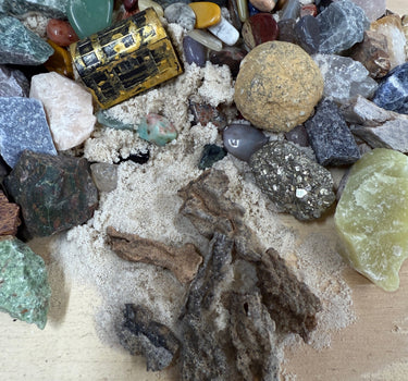 LIGHTNING STRIKE- QUART MINI MINER NATURAL CRYSTAL MINING BUCKET