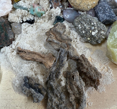 LIGHTNING STRIKE- QUART MINI MINER NATURAL CRYSTAL MINING BUCKET