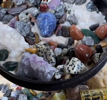 MINI MINER ALIENS NATURAL CRYSTAL QUART MINING BUCKET